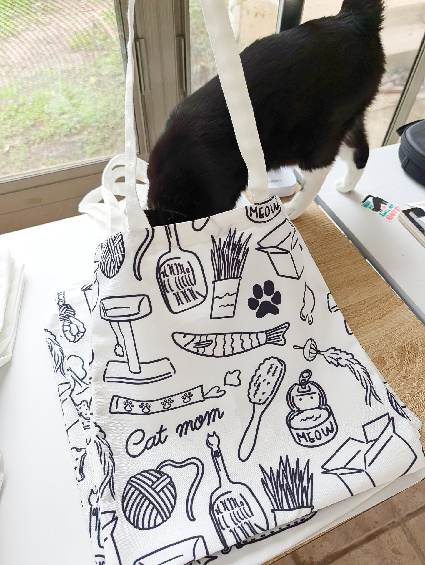 Pet Lover Pattern Tote Bag – Illustrated Dog & Cat Everyday Essentials
