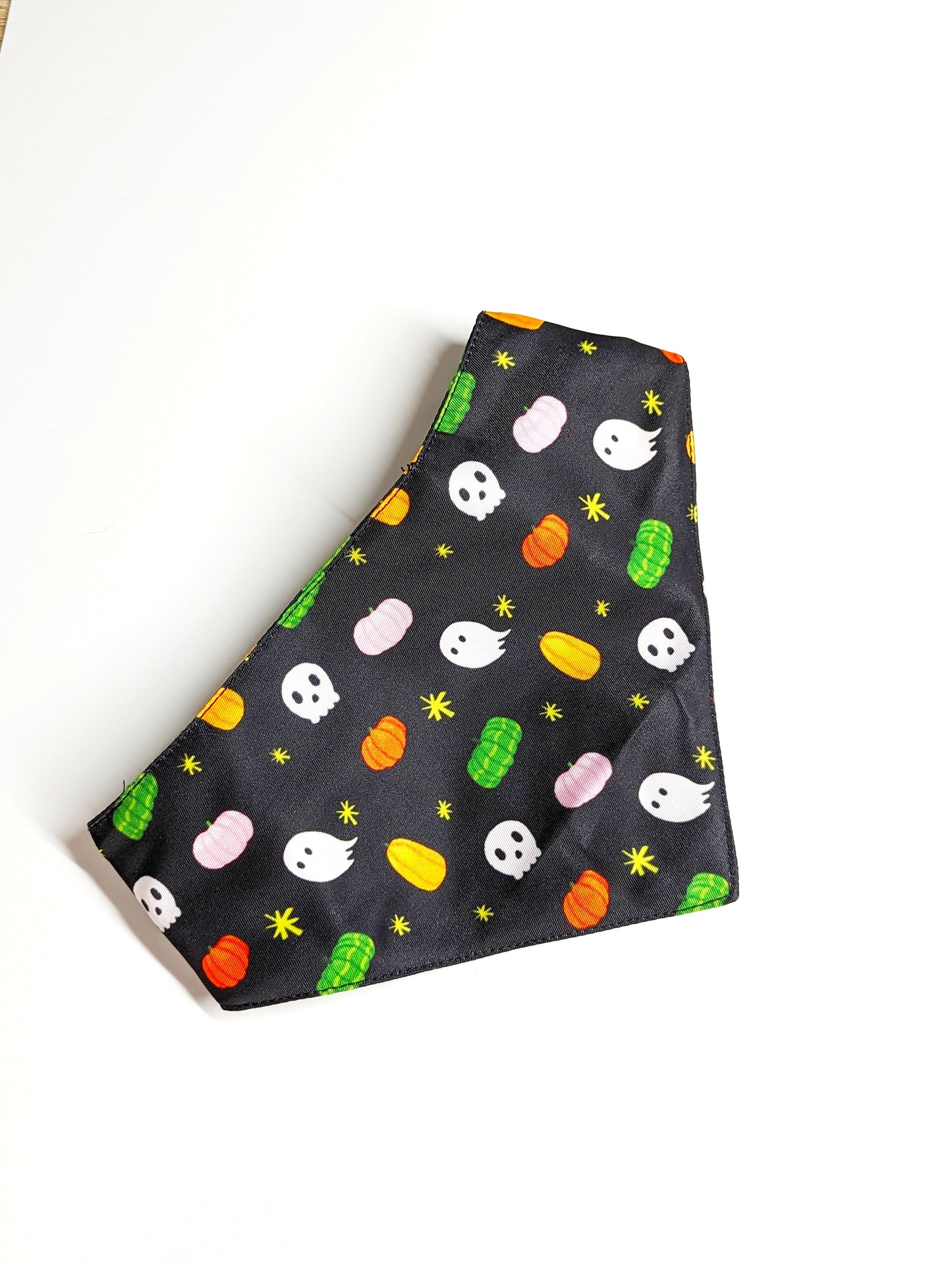 Halloween Dog Bandana – Double-Sided, Waterproof, Adjustable Buckle | Kawaii Ghost, Pumpkin, Skull & Star Pattern