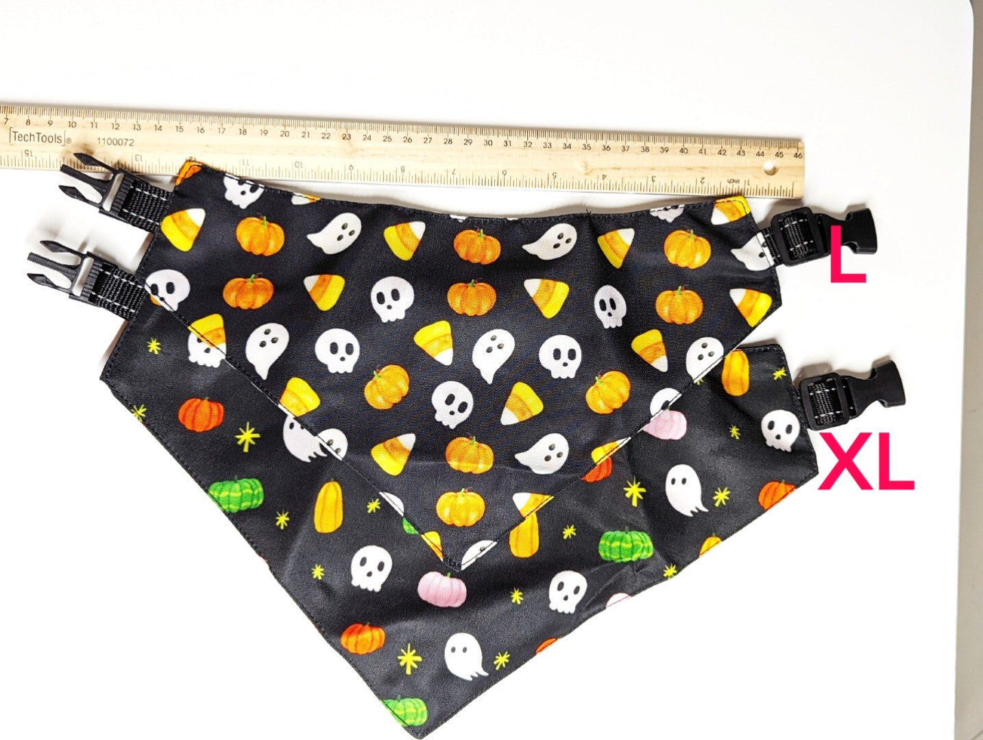 Halloween Dog Bandana – Double-Sided, Waterproof, Adjustable Buckle | Kawaii Ghost, Pumpkin, Skull & Star Pattern