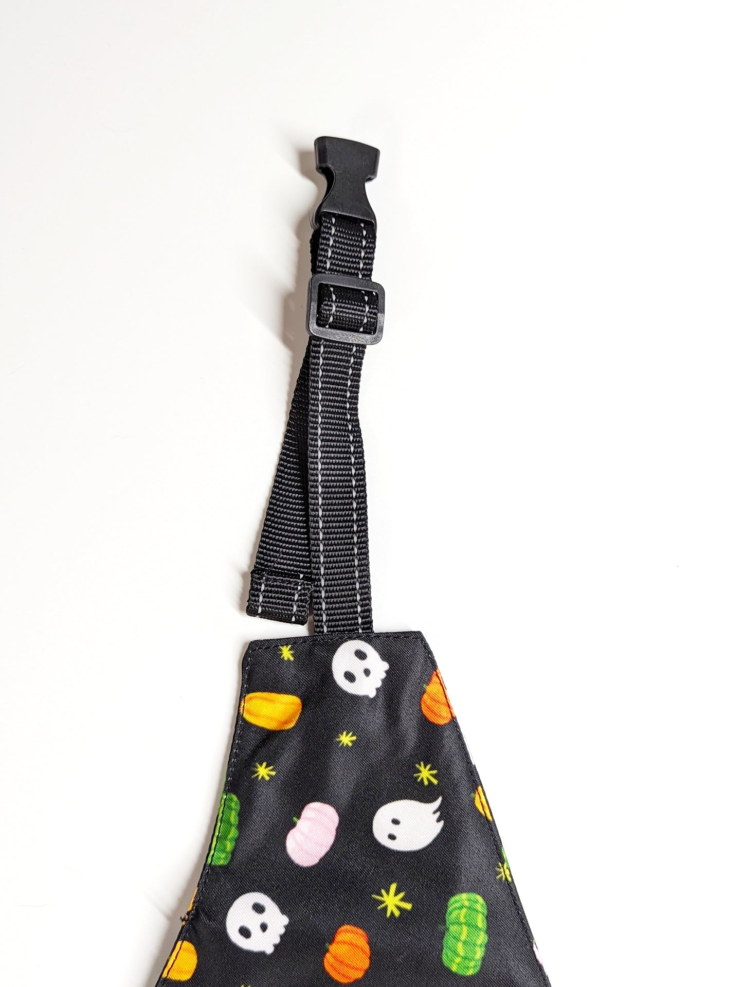 Halloween Dog Bandana – Double-Sided, Waterproof, Adjustable Buckle | Kawaii Ghost, Pumpkin, Skull & Star Pattern