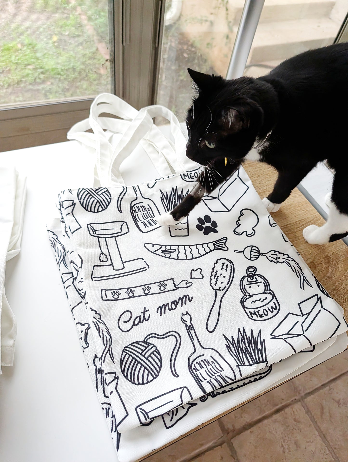 Pet Lover Pattern Tote Bag – Illustrated Dog & Cat Everyday Essentials