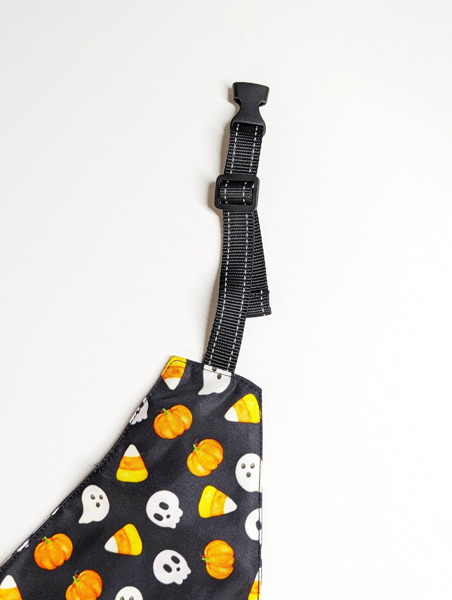 Halloween Dog Bandana – Double-Sided, Waterproof, Adjustable Buckle | Ghost, Pumpkin & Skull Pattern