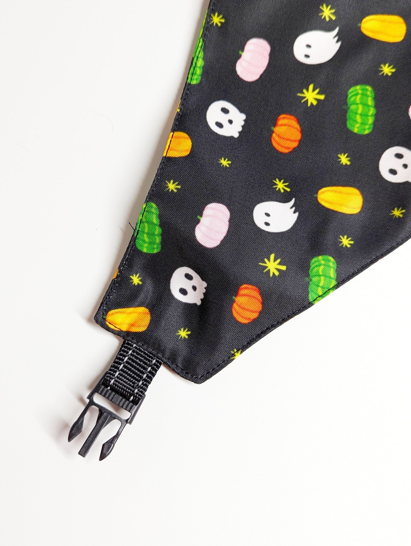 Halloween Dog Bandana – Double-Sided, Waterproof, Adjustable Buckle | Kawaii Ghost, Pumpkin, Skull & Star Pattern