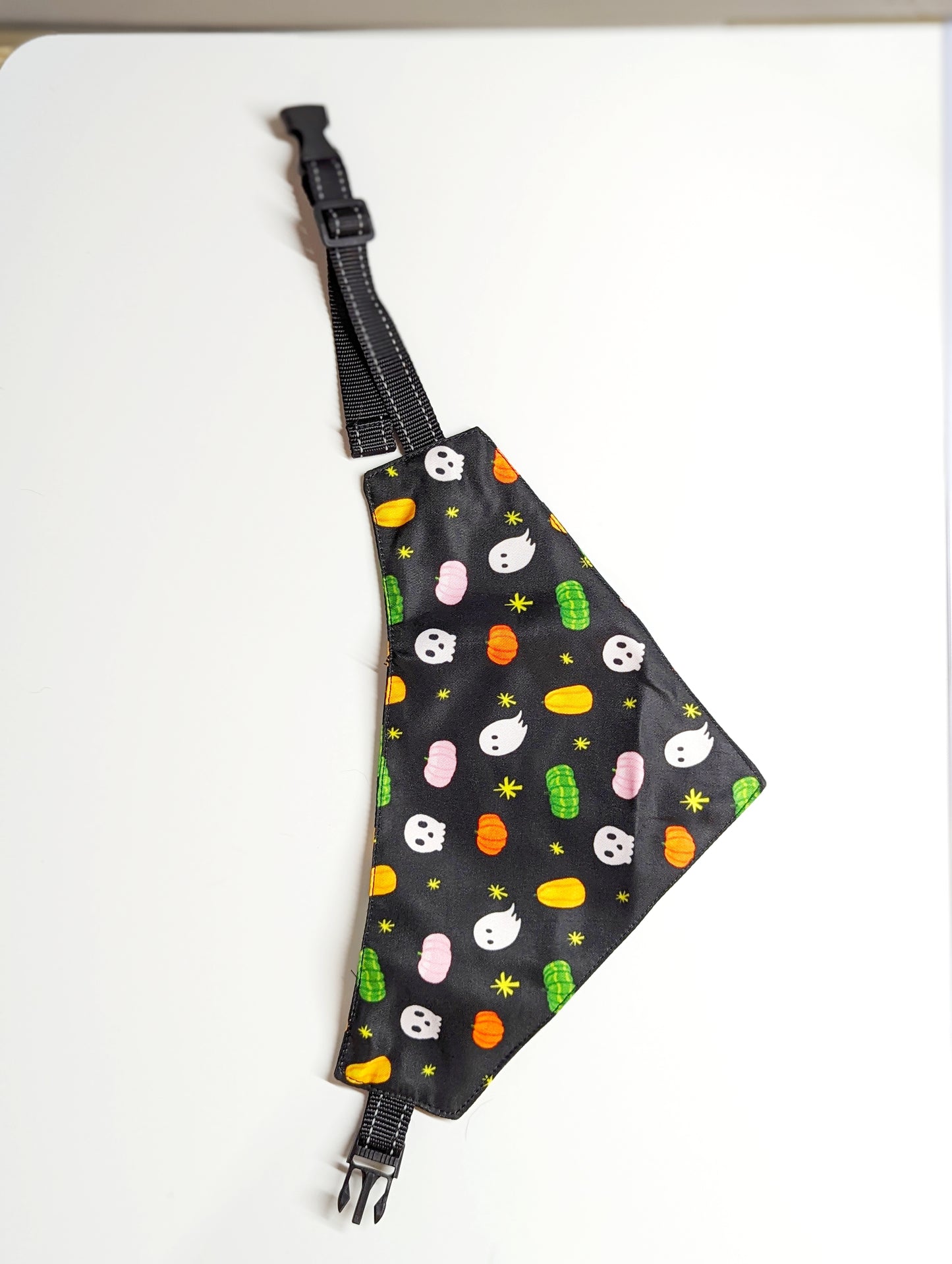 Halloween Dog Bandana – Double-Sided, Waterproof, Adjustable Buckle | Kawaii Ghost, Pumpkin, Skull & Star Pattern
