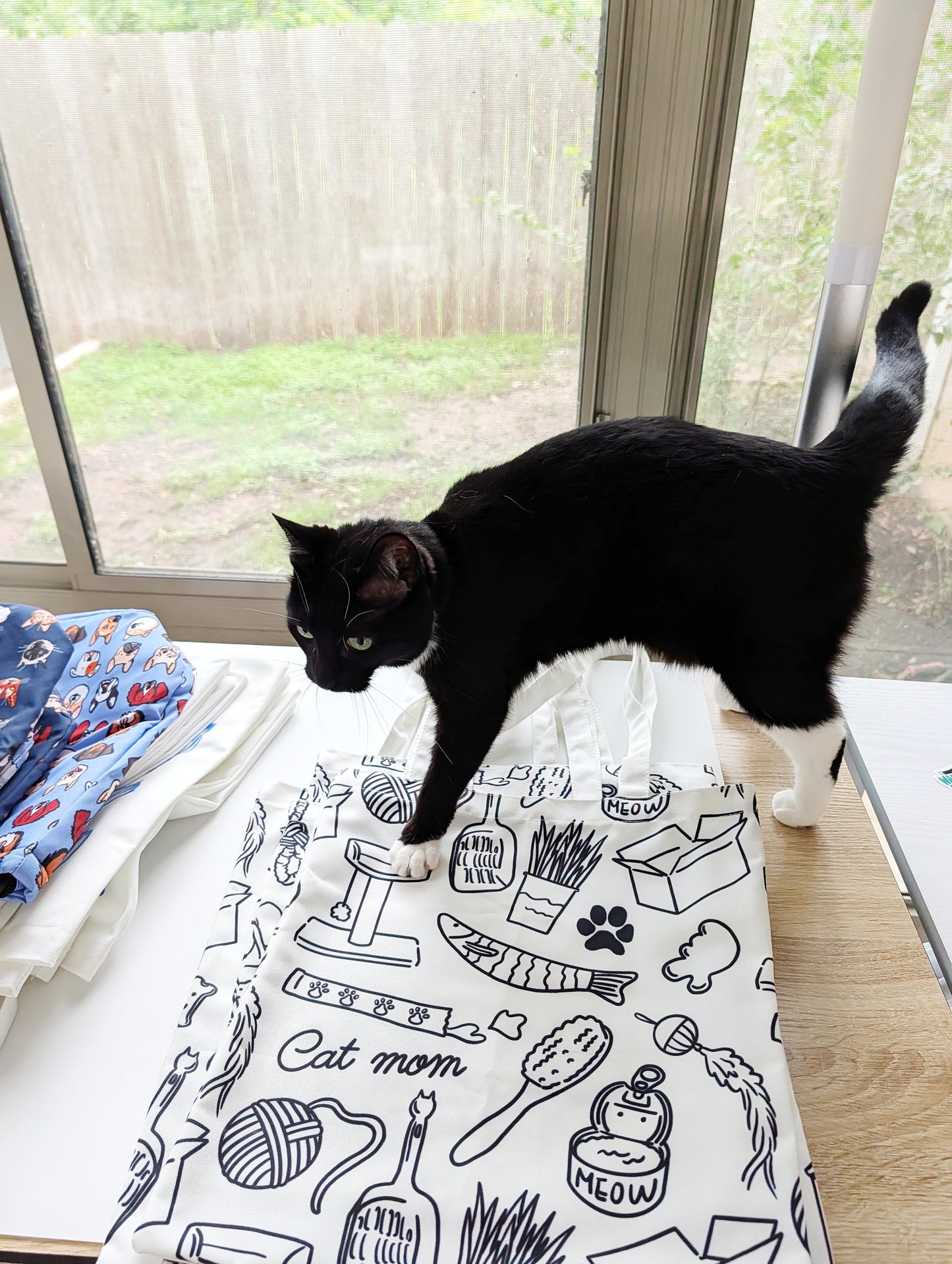 Pet Lover Pattern Tote Bag – Illustrated Dog & Cat Everyday Essentials